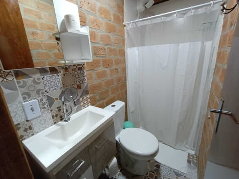 Standard Double Room | Bathroom | Towels