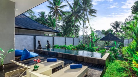 Superior Villa | Pool | Outdoor pool, sun loungers