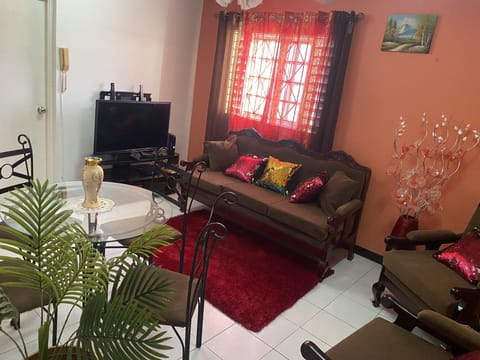 City Apartment, 2 Bedrooms, Mountain View | Living area | 42-inch Smart TV with cable channels, TV