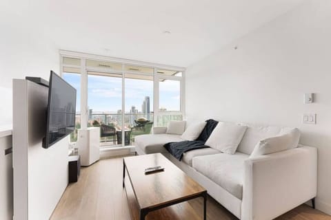 Stylish and cozy family room in the heart of Coquitlam. Perfect for couples and business professionals, featuring a TV with preloaded streaming services. Just minutes from the scenic Lafarge Lake, it`s the ideal space to relax and unwind.