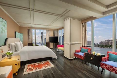 Suite, 1 Bedroom, River View (Dining Area) | Free minibar, in-room safe, individually decorated, blackout drapes
