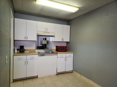 Room, 2 Queen Beds, Smoking, Kitchenette | Private kitchenette | Mini-fridge, microwave