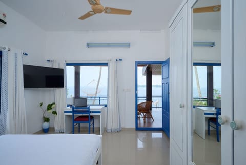 Quadruple Room, 4 Bedrooms, Non Smoking, Lake View | Desk, free WiFi, bed sheets