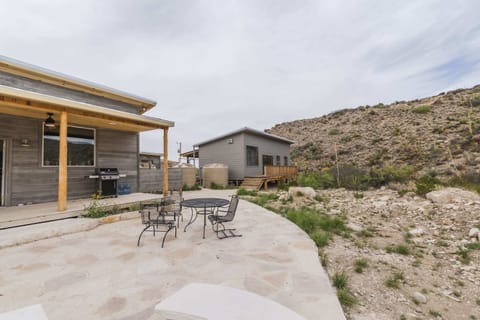 Main Cabin & Bunkhouse