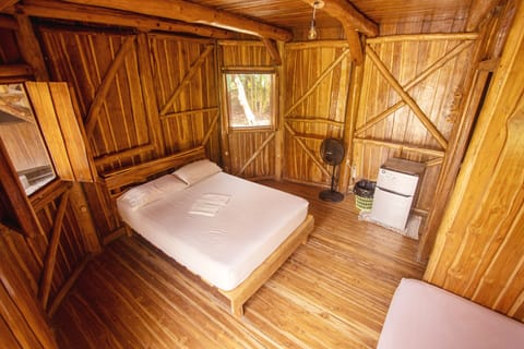 Tree House | In-room safe, individually furnished, laptop workspace, blackout drapes