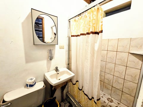 Classic Shared Dormitory | Bathroom | Rainfall showerhead