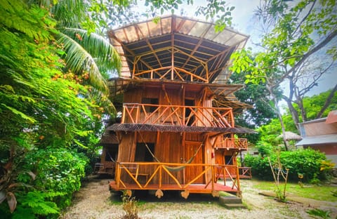 Traditional Tree House | Free WiFi, bed sheets