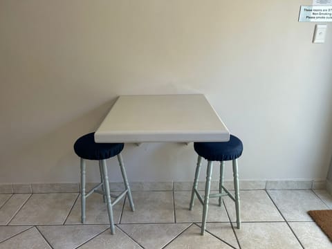 Room, 1 Bedroom, Accessible, Smoking | Dining