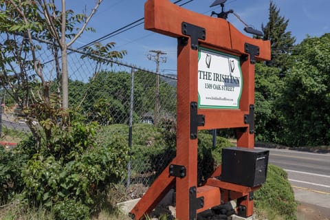 Premium bedding, individually decorated, individually furnished, desk