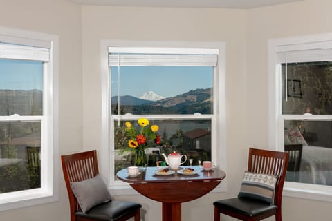 Superior Room, 1 Queen Bed, Mountain View, Garden Area | Premium bedding, individually decorated, individually furnished, desk