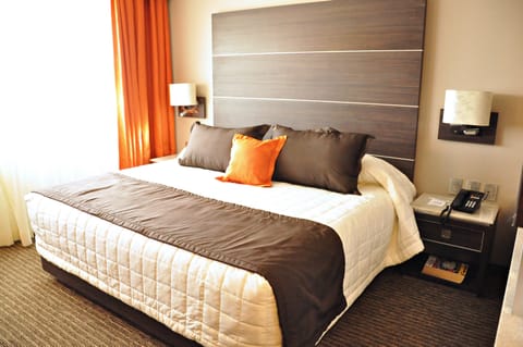 Junior Suite | Premium bedding, down comforters, in-room safe, iron/ironing board