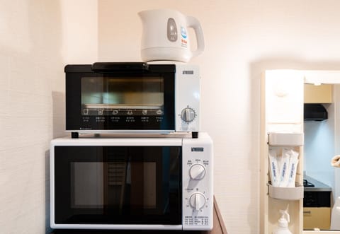 Basic Double or Twin Room | Private kitchen | Full-size fridge, microwave, dishwasher