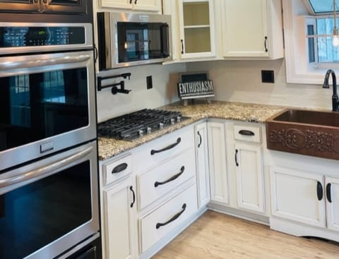 Take advantage of the double ovens to expedite meal prep during your stay.