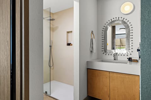 Premier Room, 1 King Bed | Bathroom | Combined shower/tub, hair dryer, towels, soap