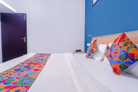 Egyptian cotton sheets, premium bedding, in-room safe, desk