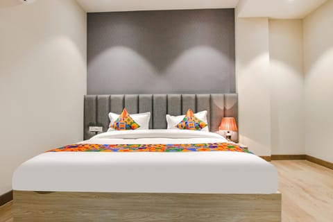 Suite | Egyptian cotton sheets, premium bedding, in-room safe, free WiFi