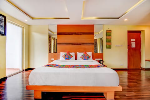 Suite | Egyptian cotton sheets, premium bedding, in-room safe, desk
