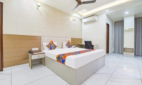 Luxury Room | Egyptian cotton sheets, premium bedding, in-room safe, desk