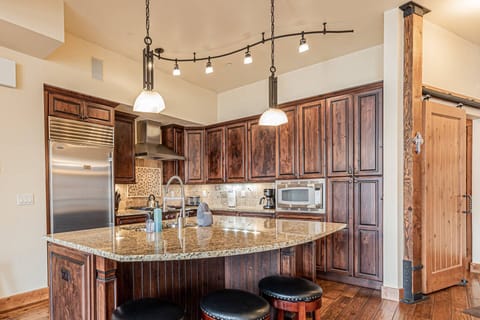 Great kitchen space, storage, appliances and counters for a quick meal!