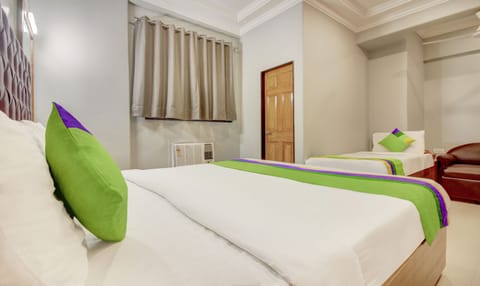 Premium Double Room | Desk, iron/ironing board, bed sheets