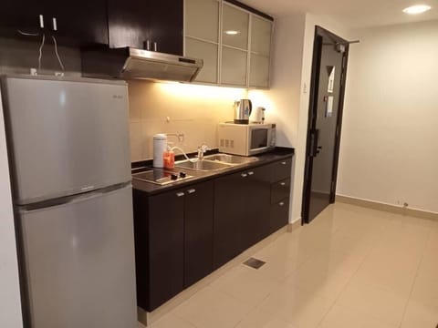 Superior Studio Suite | Private kitchen | Fridge, microwave, stovetop, electric kettle