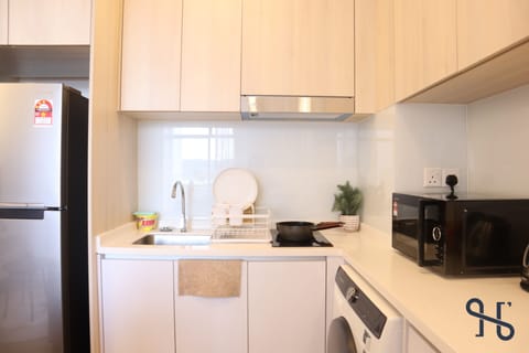 Apartment, 1 Bedroom, Sea View | Private kitchen | Fridge, microwave, stovetop, electric kettle