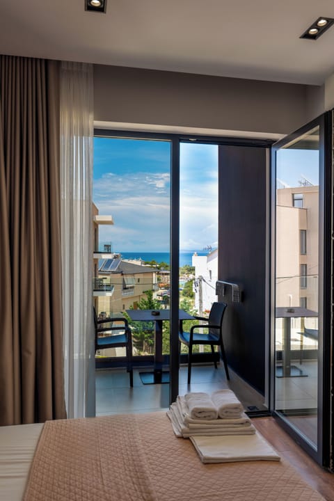 Deluxe Double Room with Balcony and Sea View | Minibar, desk, soundproofing, free WiFi