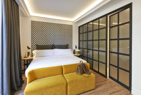 Superior Room (Ciutat Vella View) | Premium bedding, minibar, in-room safe, soundproofing