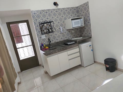 Studio | Private kitchen | Mini-fridge, microwave, stovetop, cookware/dishes/utensils