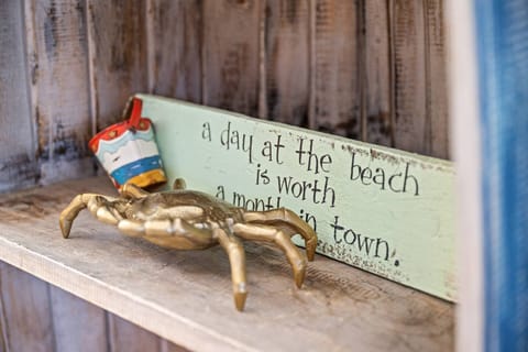 Lincoln City is known for its vast sandy beaches, kite flying, the Chinook Winds Casino, an outlet mall, seafood, and more!