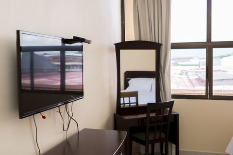 Quadruple Room | In-room safe, desk, rollaway beds, free WiFi