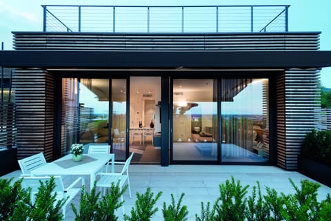 Luxury Condo | Terrace/patio