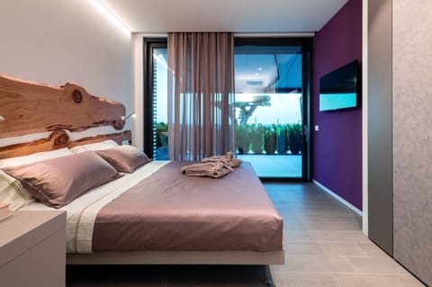 Luxury Condo | Premium bedding, down comforters, minibar, in-room safe