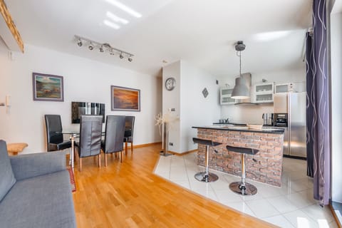 Apartment (12B/4) | Living area | Flat-screen TV