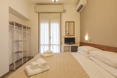 Double Room, Balcony | In-room safe, desk, bed sheets