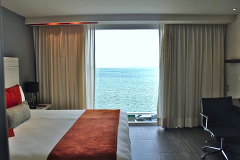 Executive Room, Lagoon View | Premium bedding, in-room safe, desk, blackout drapes