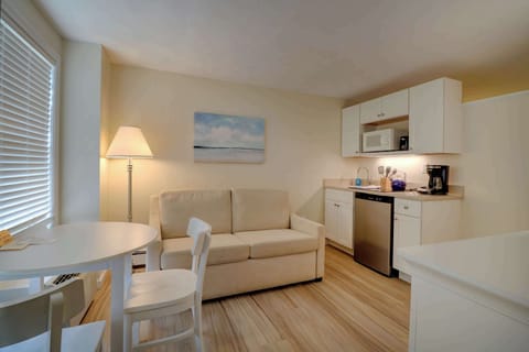 Comfort Room | In-room safe, iron/ironing board, free WiFi, bed sheets