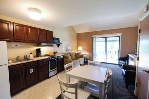 Family Room | Private kitchenette | Microwave, stovetop, coffee/tea maker, toaster