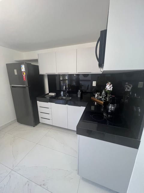 Suite | Private kitchen | Mini-fridge, microwave, stovetop, coffee/tea maker