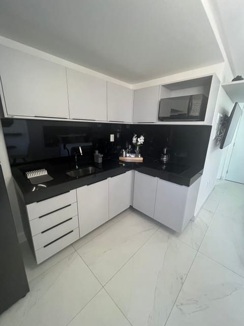 Suite | Private kitchen | Mini-fridge, microwave, stovetop, coffee/tea maker