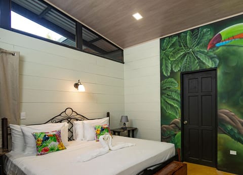 Honeymoon Room | Free WiFi, bed sheets