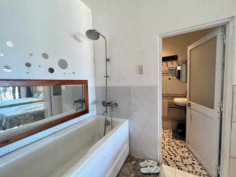 Panoramic Double Room | Bathroom | Rainfall showerhead, hair dryer, slippers, towels