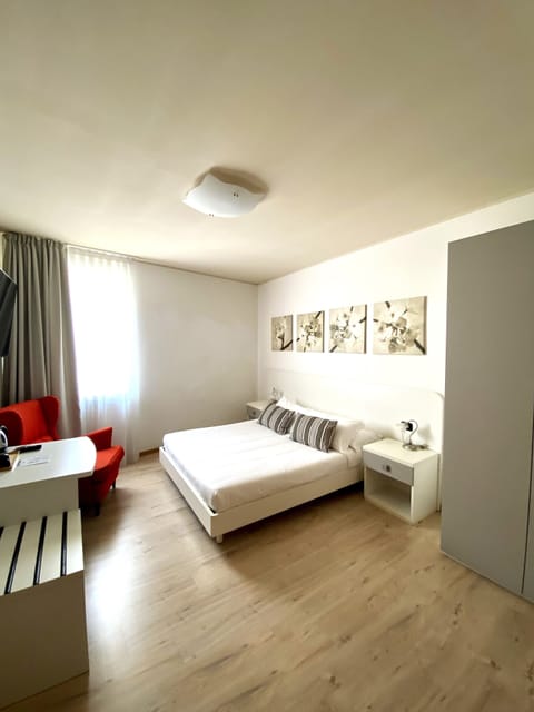 Superior Double Room | Hypo-allergenic bedding, down comforters, minibar, in-room safe