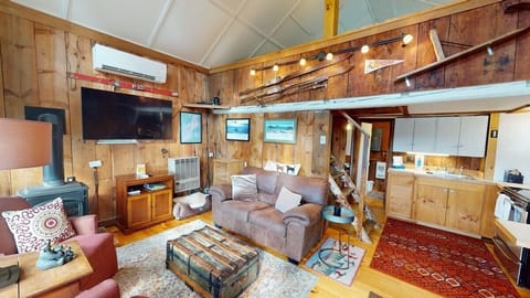 Cabin, 2 Bedrooms | Living area