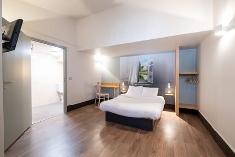 Double Room, Accessible, Non Smoking | Premium bedding, down comforters, desk, soundproofing