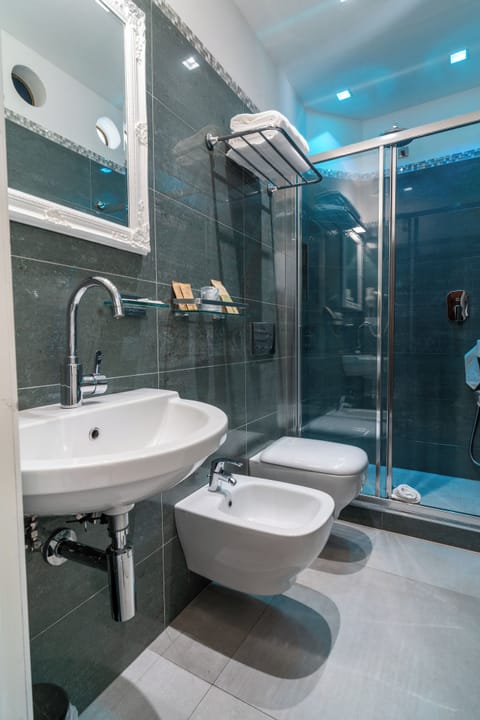 Classic Room | Bathroom | Shower, rainfall showerhead, designer toiletries, hair dryer