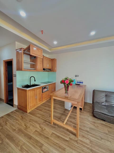 Family Studio Suite | Private kitchen | Fridge, microwave, electric kettle