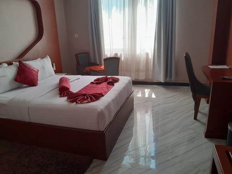Executive Double Room | Desk, free WiFi, bed sheets