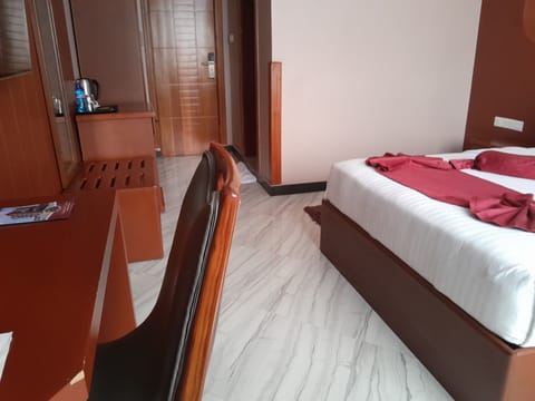 Executive Double Room | Desk, free WiFi, bed sheets