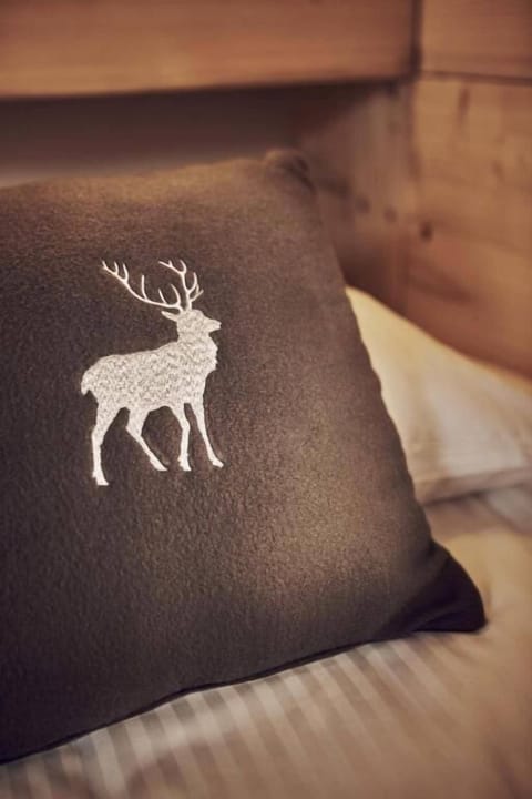 In-room safe, soundproofing, free WiFi, bed sheets